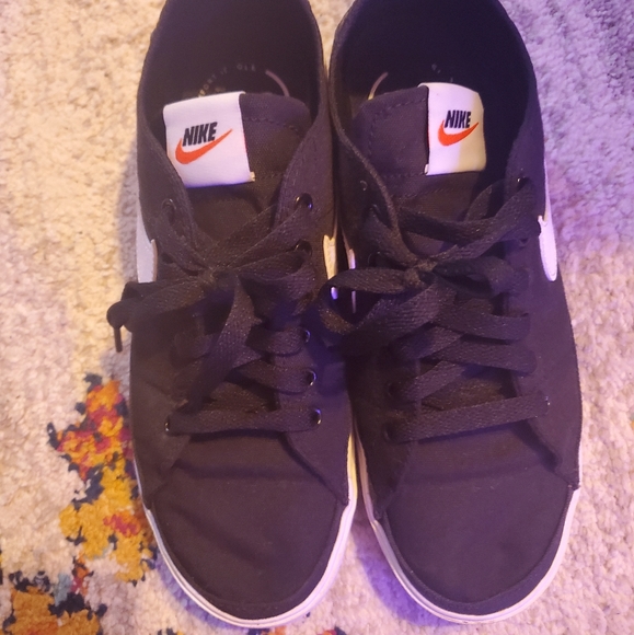 Nike Shoes - Nike sneakers